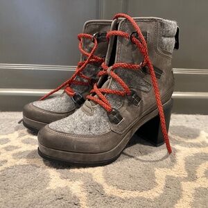 Sorel Blake Lace boots - Quary color- Size 8